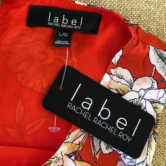 SOLD 🎉 Floral High-Low Sleeveless Blouse - Picture 5 of 5